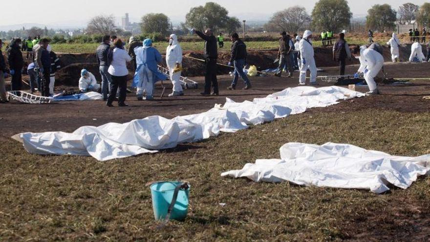 México: Sube a 107 la cifra de muertos por la explosión en ducto de gasolina