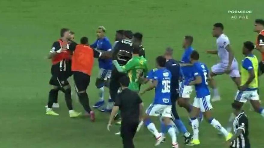 Tangana histórica en Brasil: 23 expulsados en la final entre Cruzeiro y Atlético Mineiro