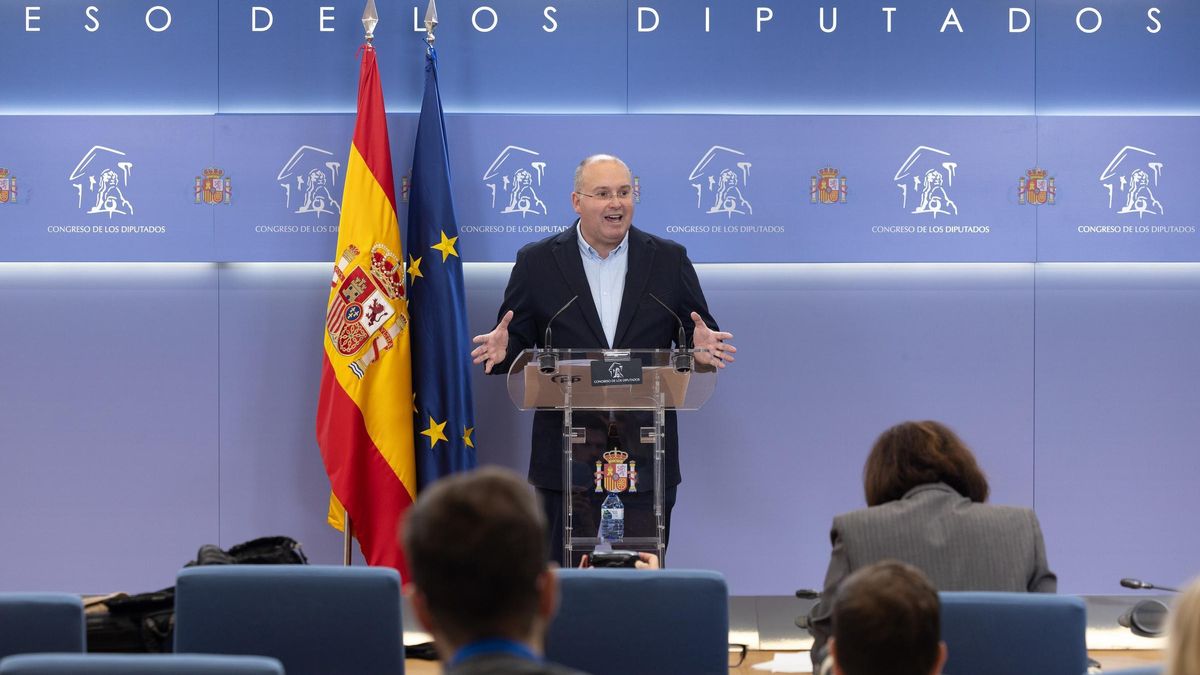 El portavoz del PP en el Congreso, Miguel Tellado, en rueda de prensa este lunes en el Congreso.