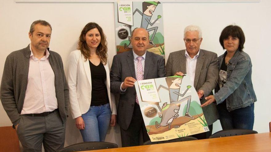 Foto de presentación de la carrera, esta mañana en la caseta del bosque de Valorio.