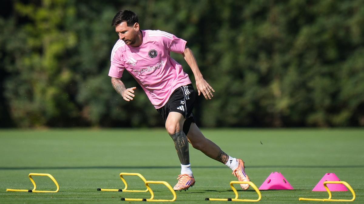 Lionel Messi, en los compases iniciales del último entrenamiento previo a la final.