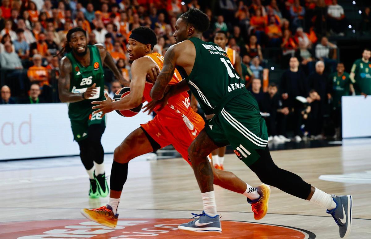 Panathinaikos domina el partido