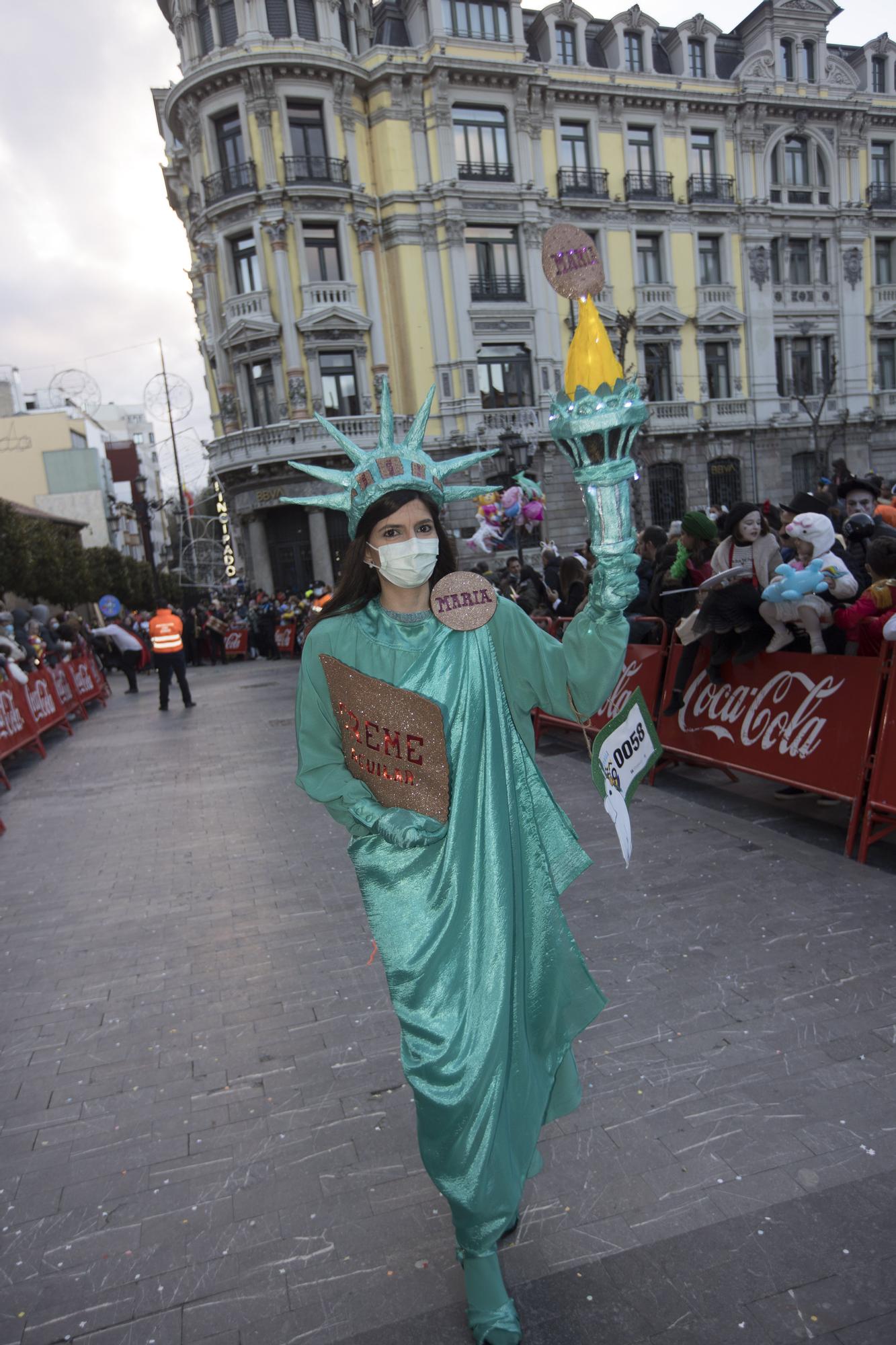 Galería de fotos: Así fue el gran desfile del carnaval en Oviedo