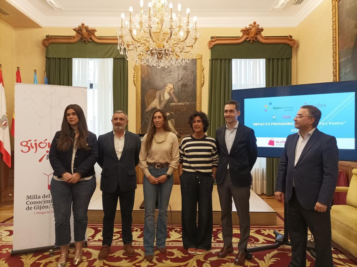 Autoridades durante la presentación del programa