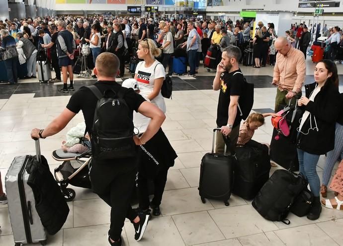 25/02/2020 AEROPUERTO. TELDE. Ambiente en el aeropuerto de Gran Canaria, dos días después de la suspencion de vuelos por la Calima.  Fotógrafa: YAIZA SOCORRO.  | 25/02/2020 | Fotógrafo: Yaiza Socorro