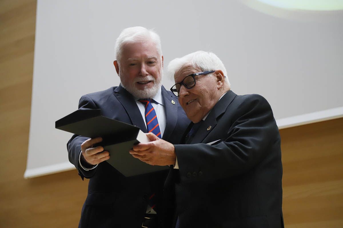 Entrega de medallas de la Federación de Peñas de Córdoba en su centenario