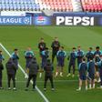 Los jugadores del Barcelona, en el entrenamiento previo al partido contra el PSG