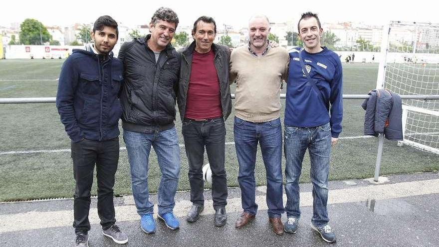 De izquierda a derecha: Daniel, Amarildo, Maté, Gustavo y un amigo vigués de los brasileños. // R. Grobas