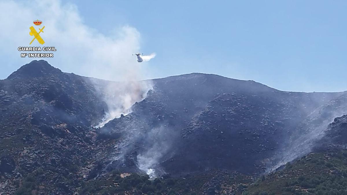Imagen del incendio a las 12.40 horas.