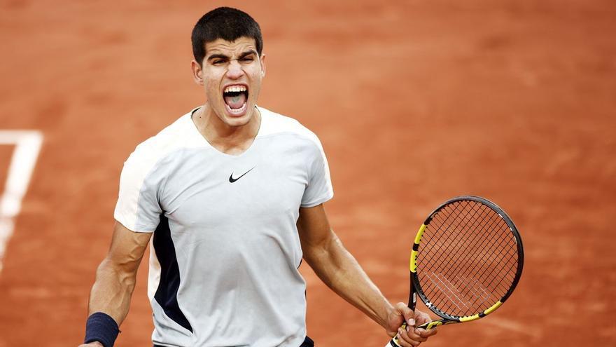 Carlos Alcaraz tira de épica para meterse en tercera ronda de Roland Garros