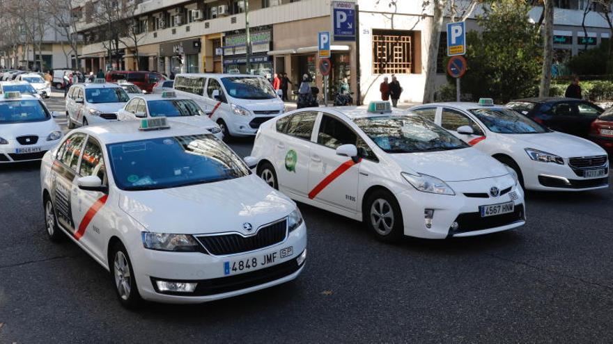 Los taxistas madrileños harán huelga indefinida.