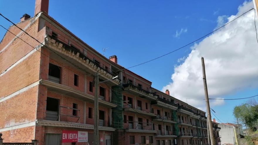 Betanzos abre expediente para expropiar el edificio Mandeo 50