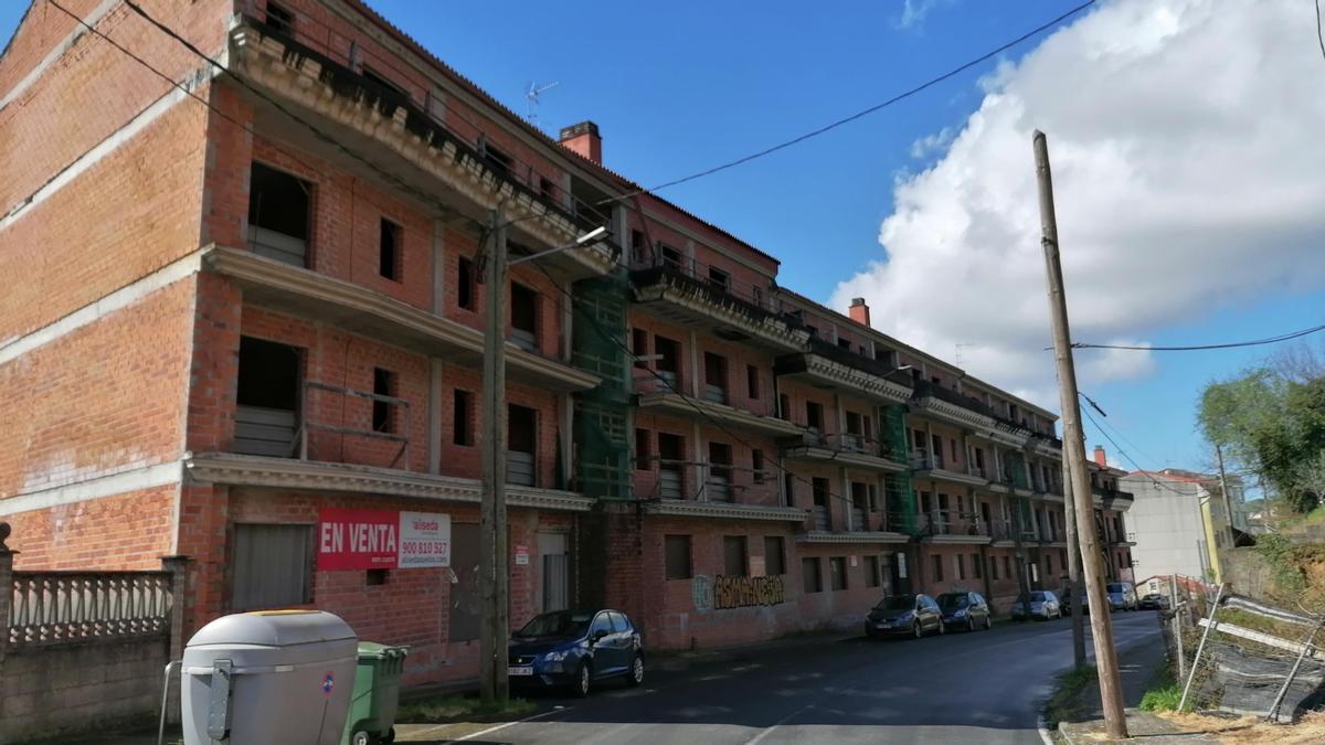 El edificio inacabado Mandeo 50