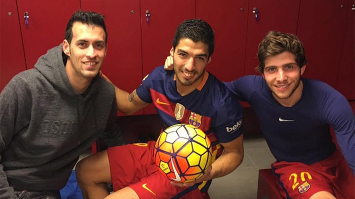 Busquets, Suárez y Roberto, al finalizar el encuentro