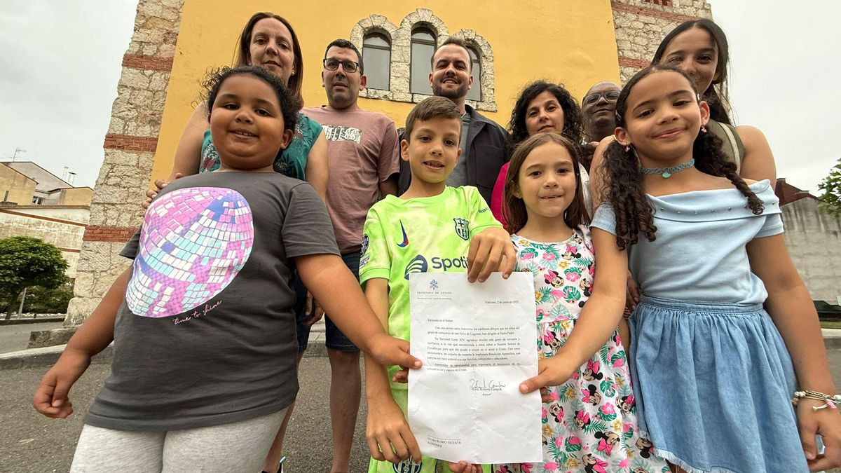 Niños y catequistas, con la carta