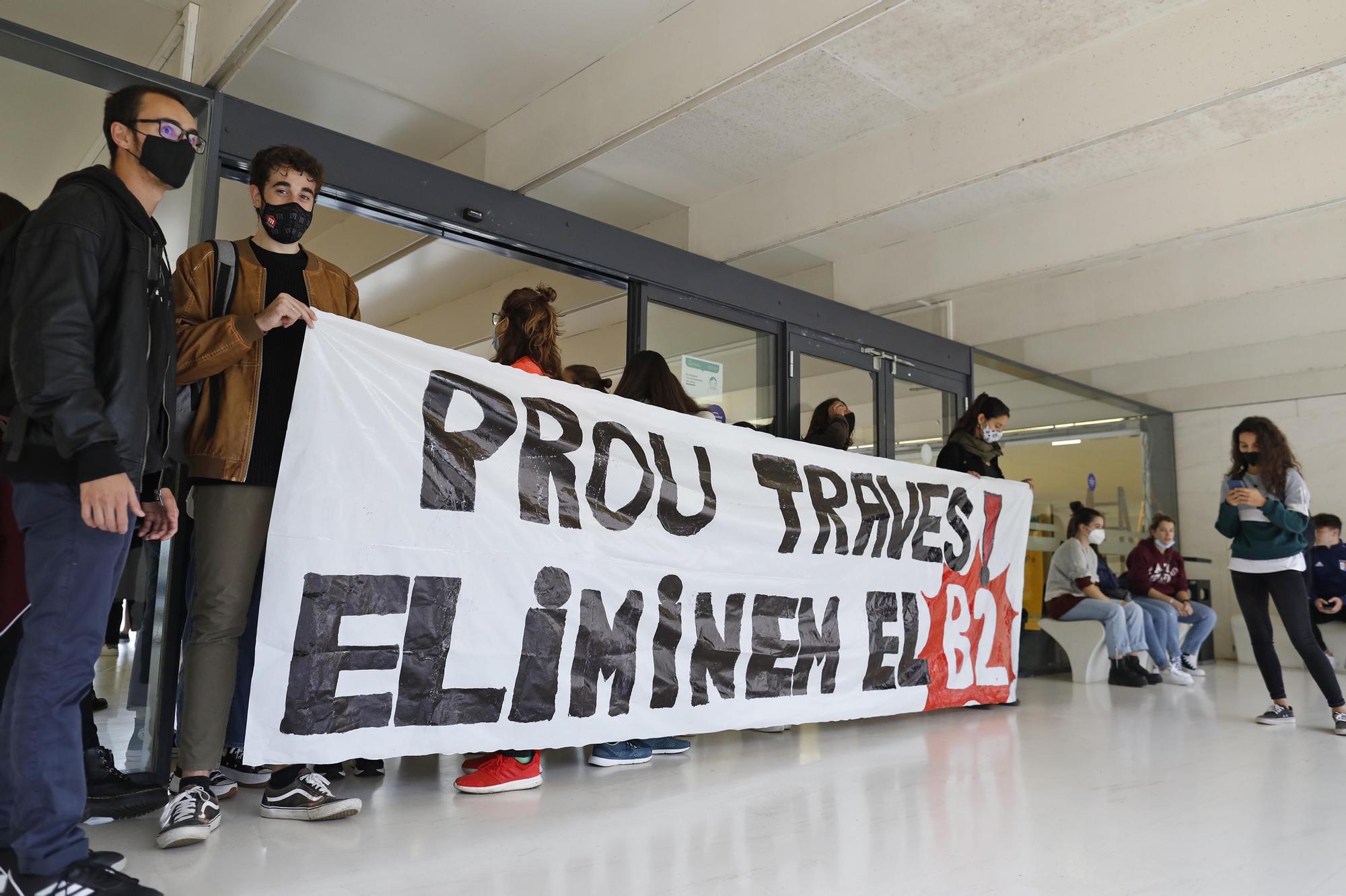 Nova protesta contra l'obligatorietat de la tercera llengua a la UdG