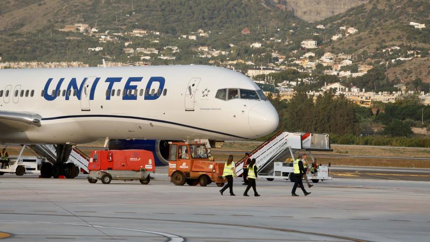 Arturo Bernal aboga por mantener y ampliar el vuelo directo entre Málaga y Nueva York