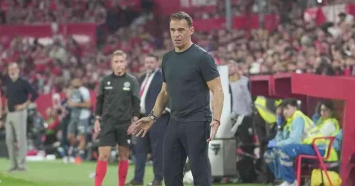 Luis García, actual entrenador del Sevilla FC, vivió el partido del lunes ante la Real Sociedad con los nervios a flor de piel