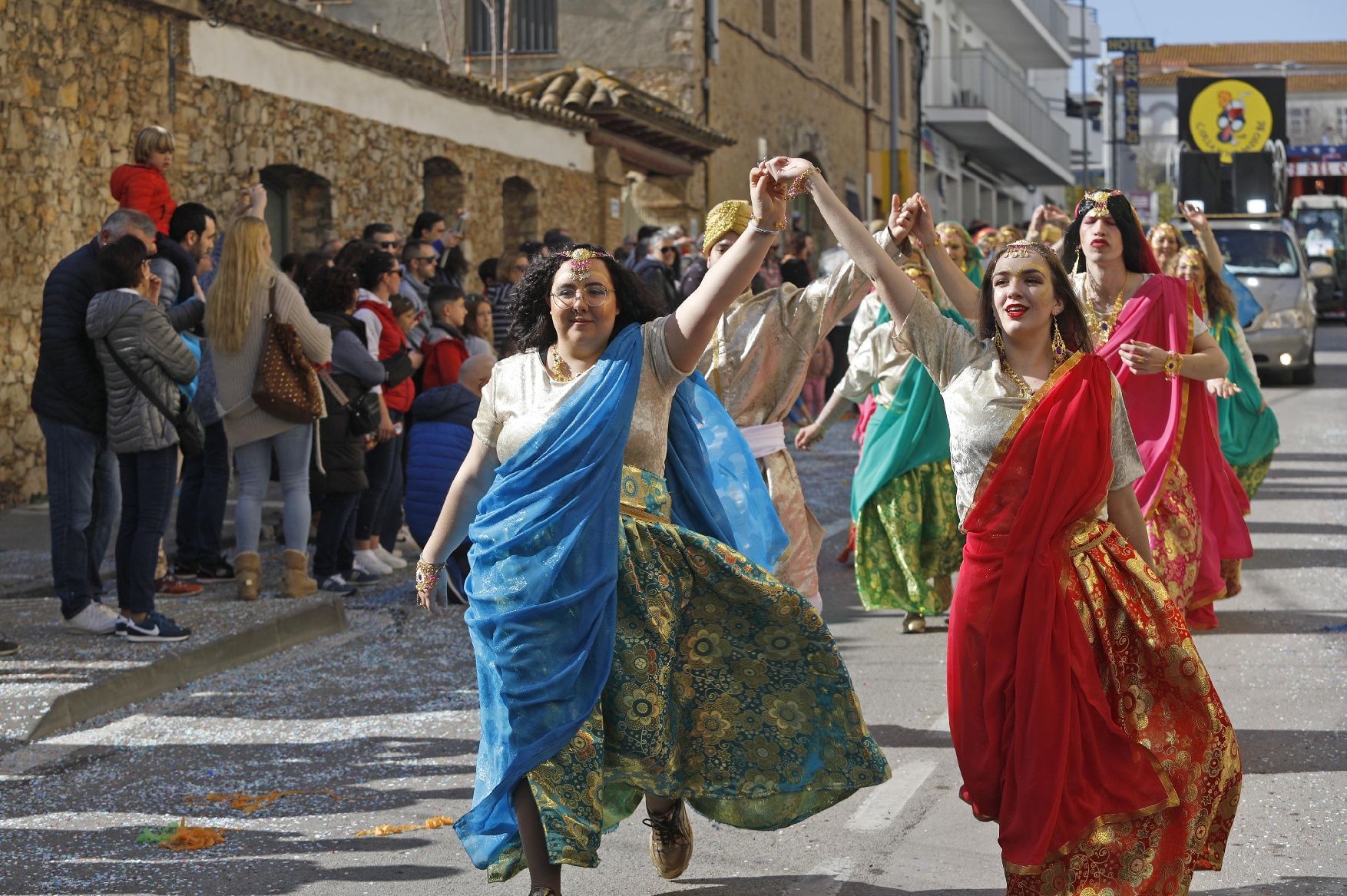 L'Escala briva amb la rua del Carnaval