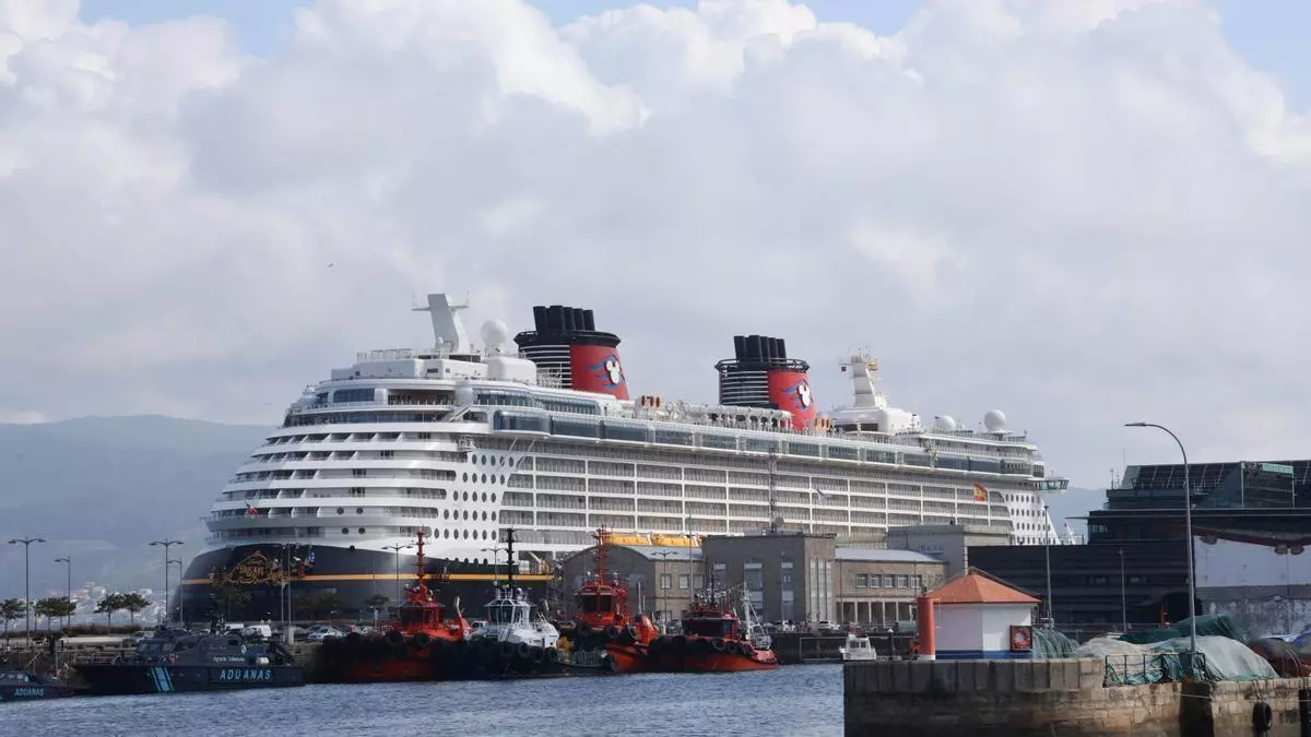 Una trabajadora del  «Disney Dream» atracado en Vigo denuncia un supuesto envenenamiento de una compañera