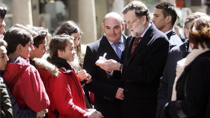 Rajoy solo aborda la conexión digital en su visita a Teruel