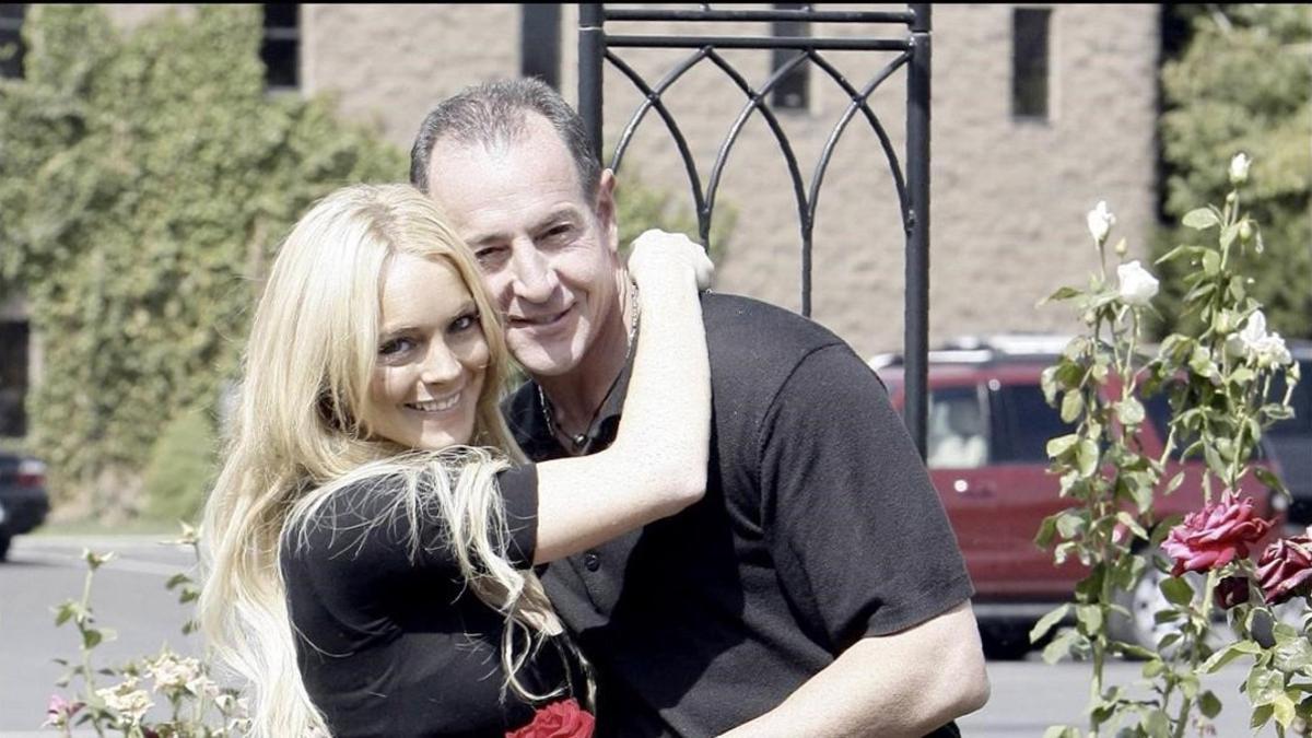 El padre de Lindsay Lohan amenaza al novio de su hija