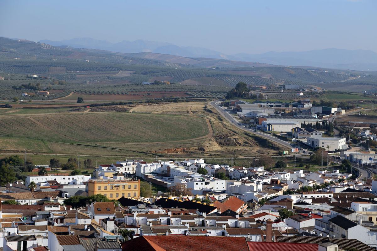 Vistas del polígono El Cigarral desde la torre de la parroquia de Santiago de Montilla.