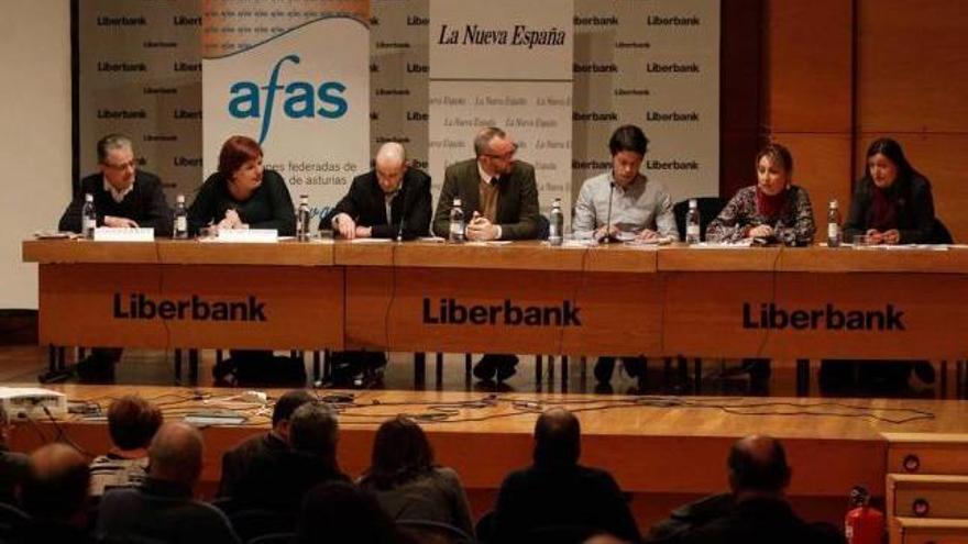 De izquierda a derecha, Pedro González, Begoña Calleja, Jesús García, Héctor Jareño, Segundo González, Gemma Álvarez y Ana Sánchez.