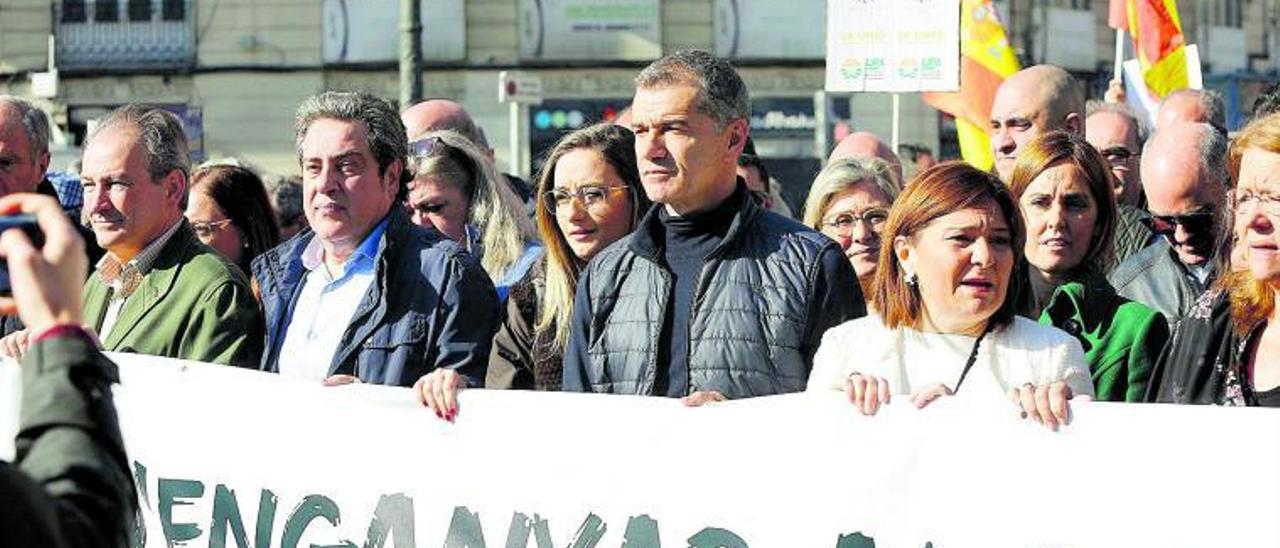 Cargos valencianos de Vox, Ciudadanos y PP coinciden en febrero de 2020 en una manifestación en defensa del mundo agrícola. | GERMÁN CABALLERO