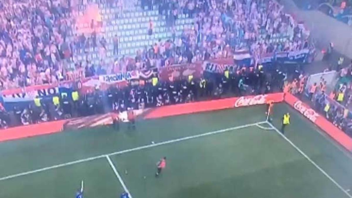 Ultras croatas obligaron a detener el partido