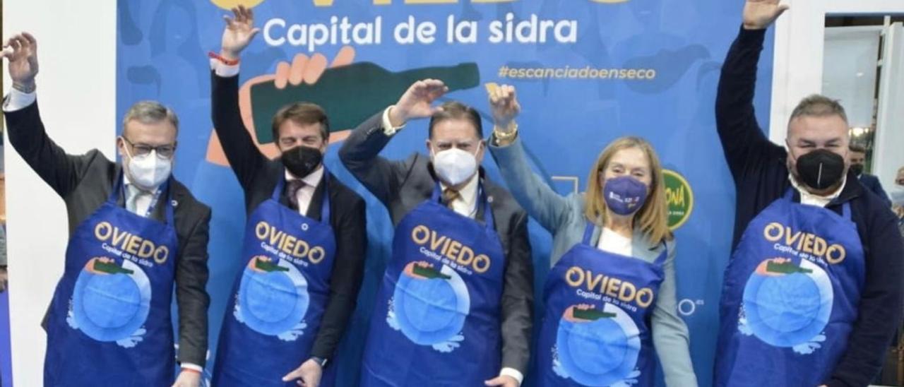 Canteli lanza en Fitur otra marca turística para la ciudad: “Oviedo, capital de la sidra”