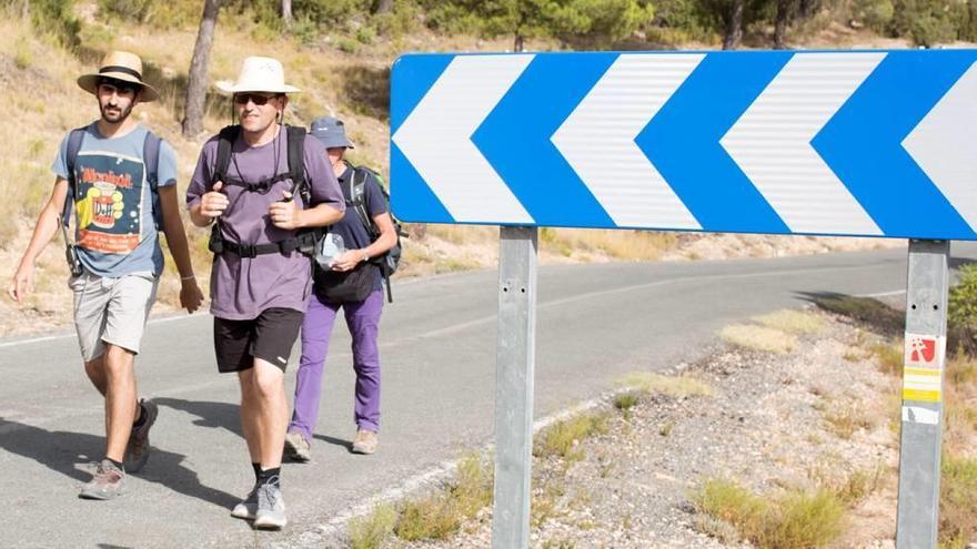 Los peregrinos recorren las rutas de Caravaca de la Cruz.