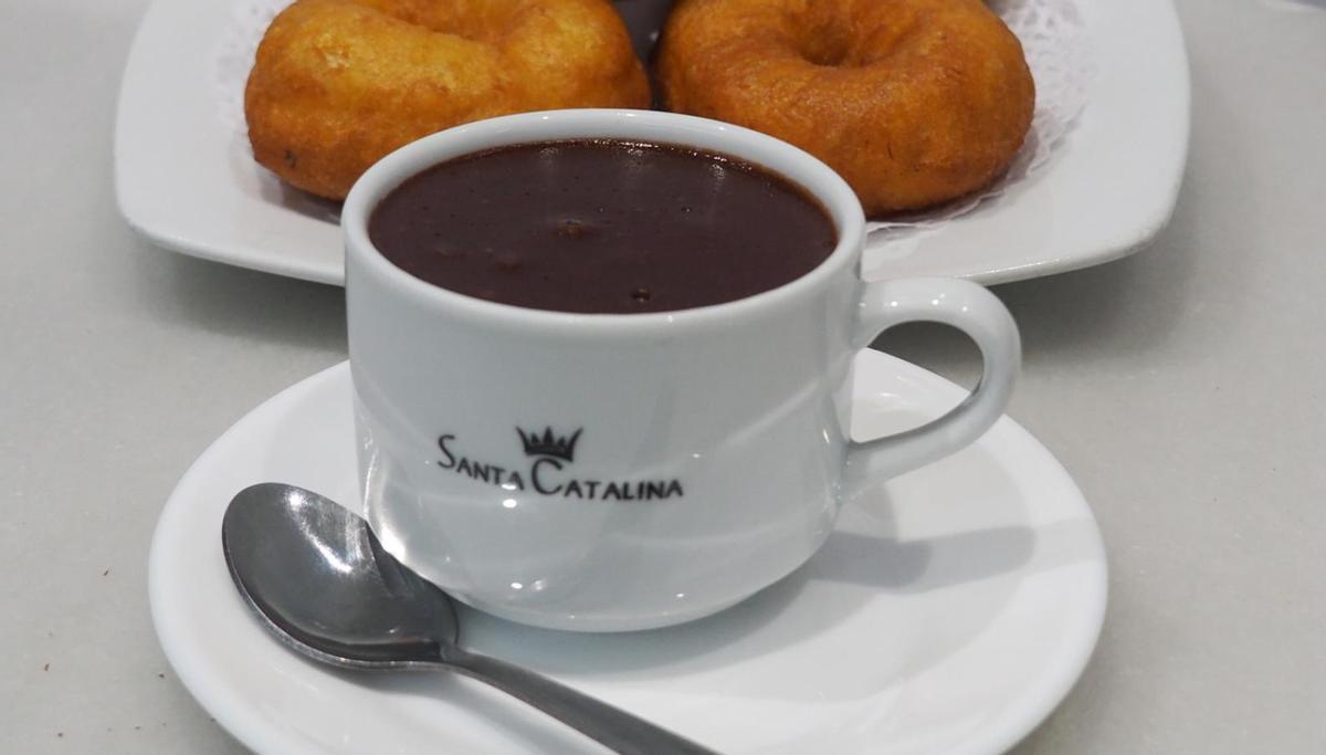 La taza con la que servían el chocolate en la horchatería Santa Catalina de Valencia
