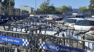 Patinetes inmovilizados en el depósito de vehículos de Reus.