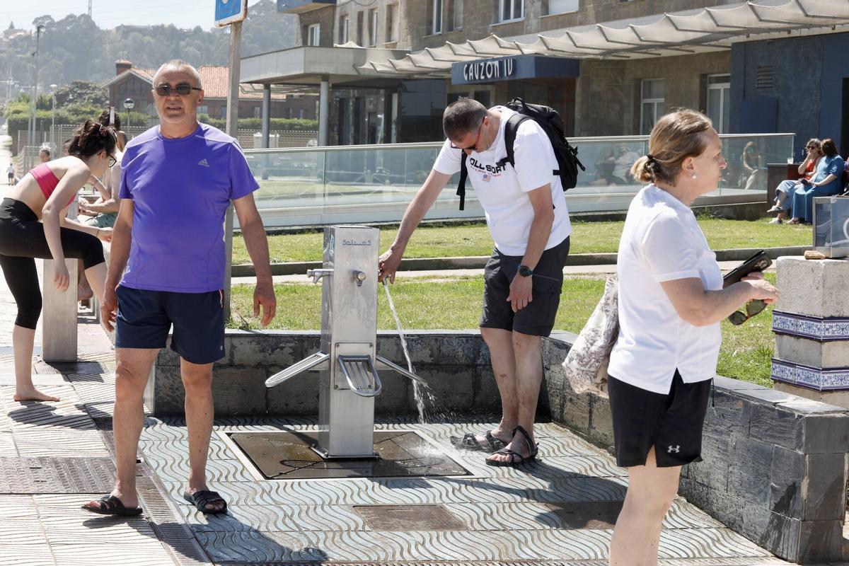 EN IMÁGENES: Asturias sofoca la ola de calor de mayo en la playa