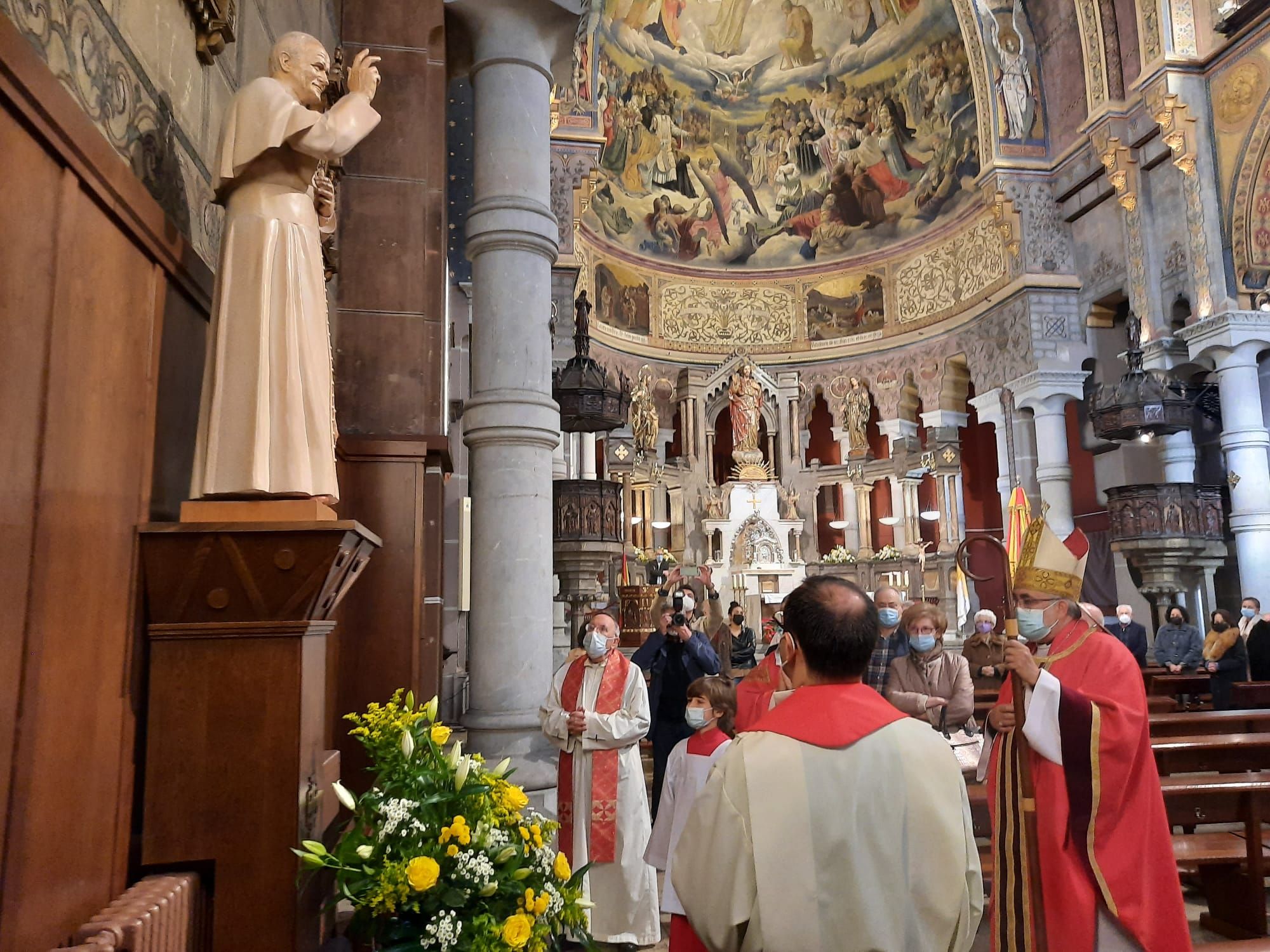 La bendición de la imagen de Juan Pablo II en la Basílica, en imágenes