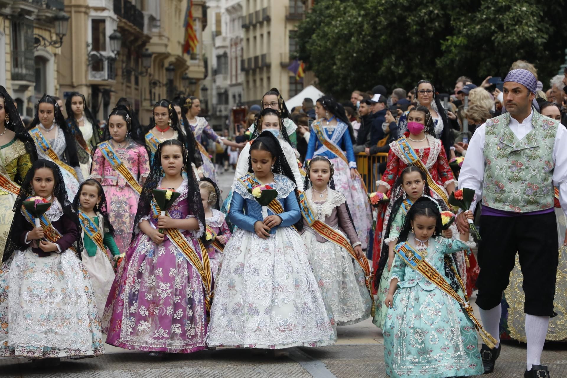 Búscate en el primer día de Ofrenda por la calle Quart (entre las 115.30 y las 17.00 horas)