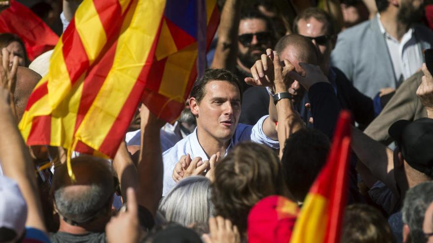 El líder de ciutadans, Albert Rivera, durant la manifestació convocada per Societat Civil Catalana ahir a Barcelona