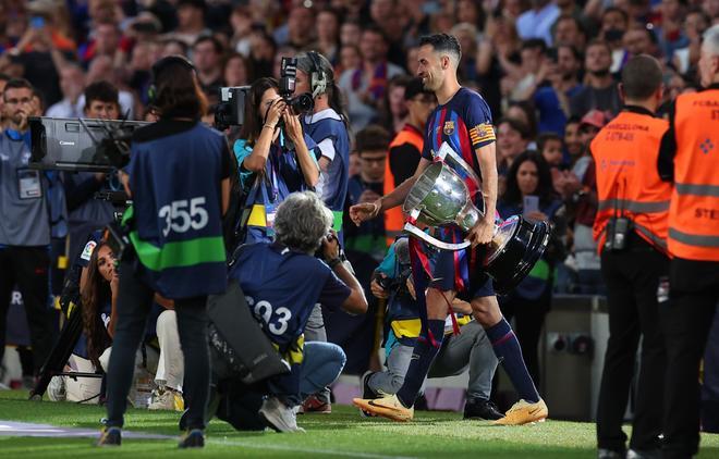 Las imágenes de la despedida de Jordi Alba, Busquets... ¡y el Camp Nou!