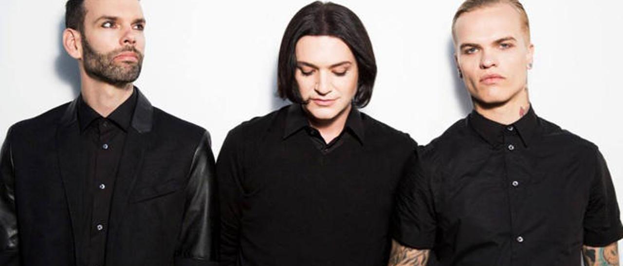 El grupo británico Placebo, con su líder Brian Molko, en el centro.