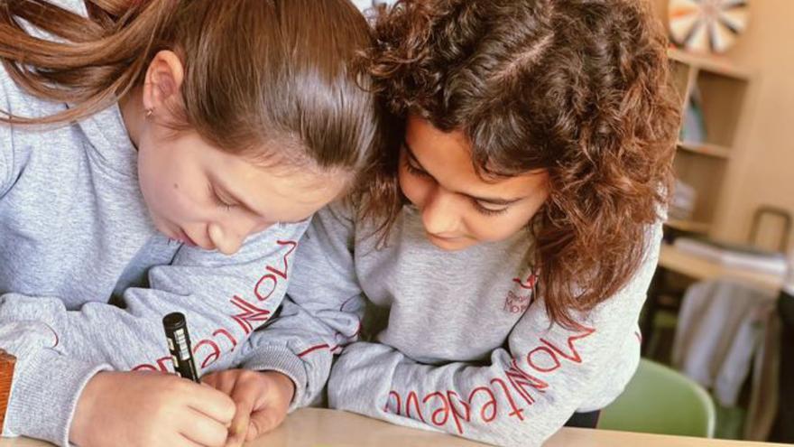 Alumnos del Montedeva realizando diferentes actividades en el aula y en la sala de psicomotricidad. |  | CEDIDAS A  LNE