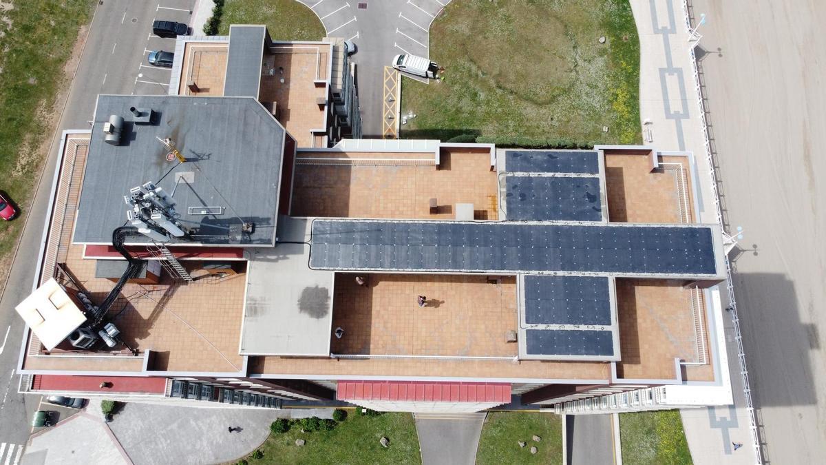 Energía desde el tejado: así es el edificio de Castrillón que impulsa un novedoso modelo de autoconsumo