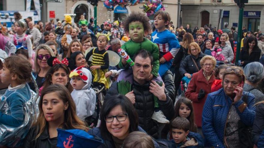 El espectáculo infantil de la «Patrulla Canina» hizo las delicias de los más pequeños y de sus familiares.