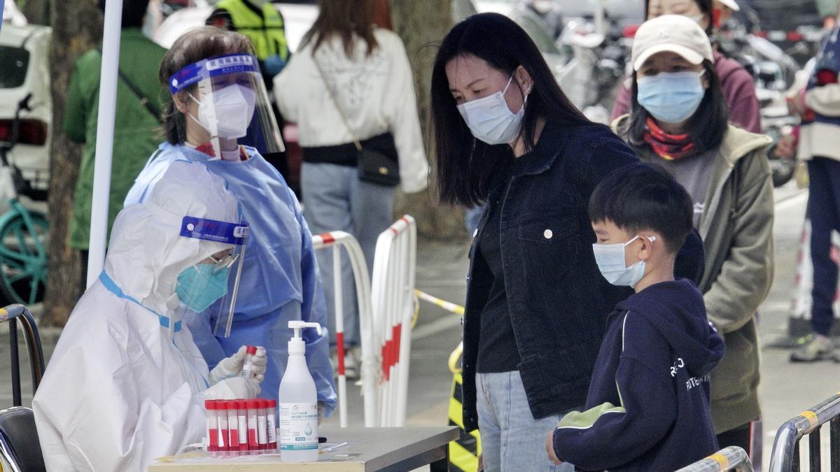 Cribados masivos con pruebas de coronavirus en Pekín.