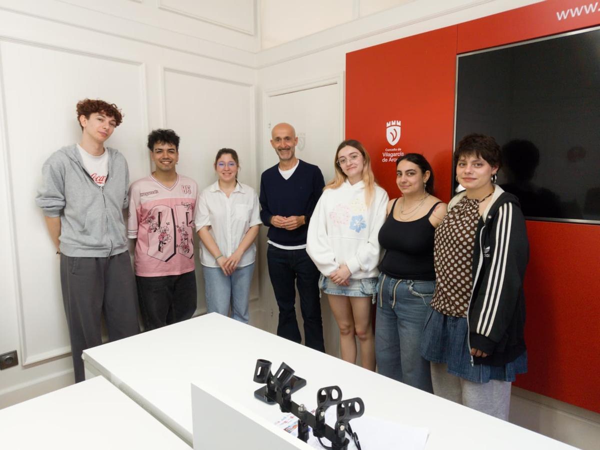 El concejal Álvaro Carou e integrantes del grupo de Vilagarcía.