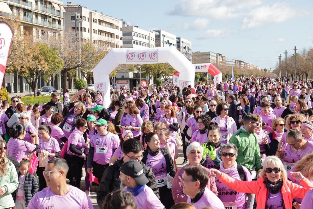 Un grupo de participantes en la Pink Running.