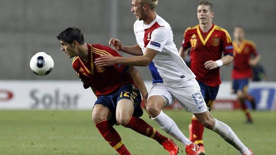 España exhibe su mejor fútbol ante Holanda y acaba líder de su grupo