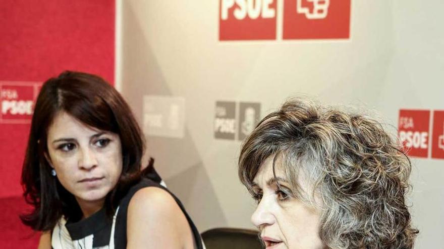 Por la izquierda, Adriana Lastra y María Luisa Carcedo.