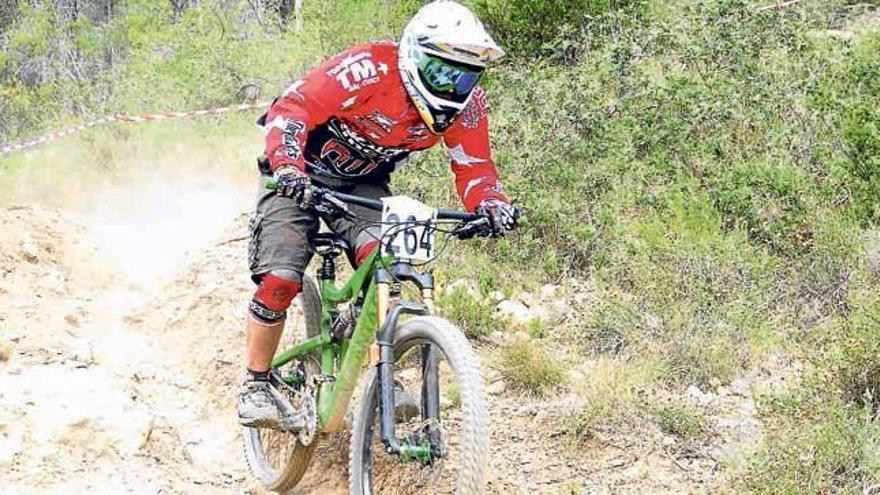 El máster 40 Miquel Sánchez en su descenso de ayer.