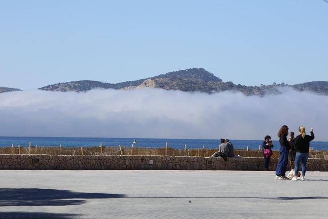 Wie eine Wand auf dem Meer: Nebel auf Mallorca